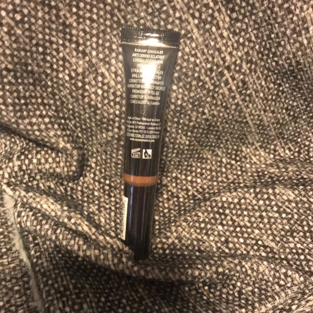 NWT NYX Born To Glow Under Eye Concealer